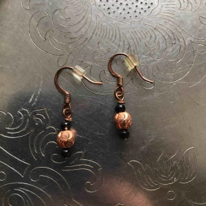  - Koppar örhängen. Super Fina jewel. Aldrig använda så I Bäst skick. Kommer i sin jewel påse. 