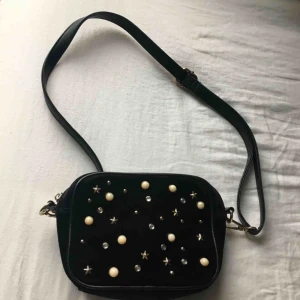  - “Across body” väska från Boohoo🌟🌟