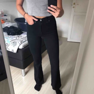  - Bootcut jeans från dr denim, väldigt bekväma och dom är som nya eftersom jag använt dom ungefär 2 ggr, kan frakta  Nypris 499kr