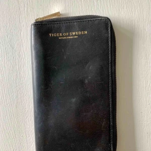  - Inköpt för ca. 3 år sedan på Cenino Donna i Växjö.  Mycket sparsamt använd.