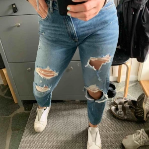  - Ett par fina jeans som i princip är oanvända, jätte fint skick fortfarande.