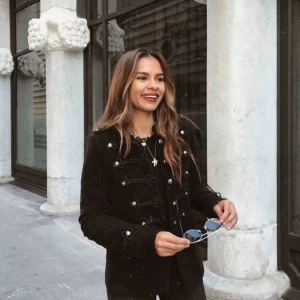  - Så fin, helt ny blazer från Zara. Säljes pga för liten storlek. 