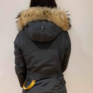  - Säljer min parajumper doris. Storlek M passar även S