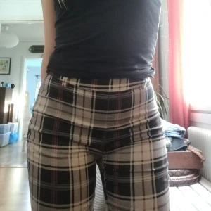  - Högmidjade, rutiga byxor från H&m! Så snygga och perfekta för hösten 🍁