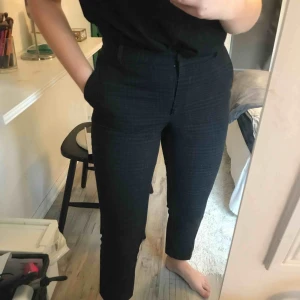  - Mina favoritbyxor som inte kommer till användning längre. De är små i storleken så skulle passa en 36. Köparen står för frakten 💕