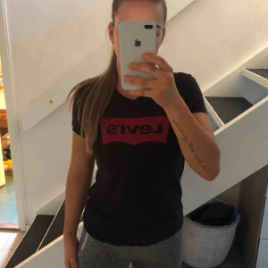  - Knappt använd t-shirt från Levis. Använder inte längre. 