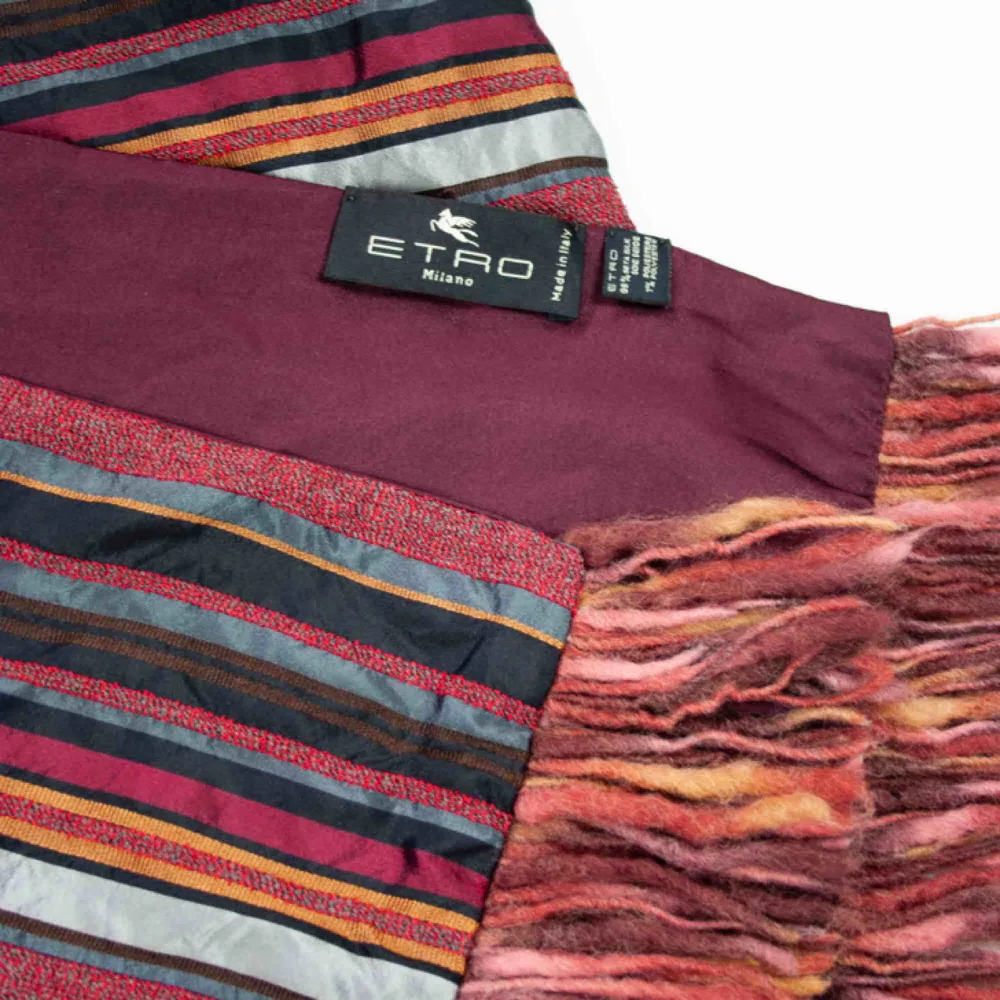 Vintage Etro silk striped patterned scarf with fringe trim in burgundy. A thread pull on the back side. SIZE & FIT Model: 165/XS Measurements:  32 x 134, trim: 8 Free shipping! Read the full description at our website majorunit.com No returns.. Accessoarer.