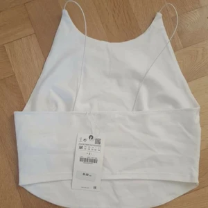  - Vit topp zara med smala band oanvänt