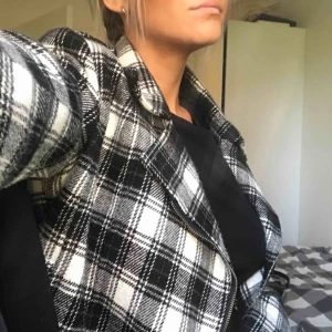  - Supersnygg jacka ifrån bikbok, hyfsat varm funkar varmare vinterdagar 😍 frakt 79kr 