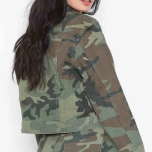  - Camojacka från Gina. Köpt här på plick, endast använd två gånger pga fel storlek!