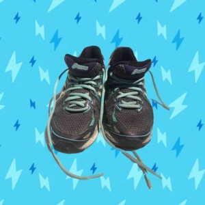  - Asics GT-2000 i strl 37,5. Endast lite smutsiga.  