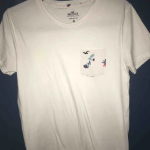  - Fin tröja i bra skick. Köpt på herravdelningen så passar enda upp till M (på tjejer) beroende på hur man vill att den ska sitta. Köparen står för frakt