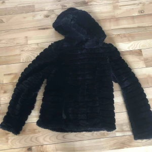  - Pälsjacka från vila Bra skick, knappt använd