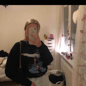  - INTRESSEKOLL! Funderar på att sälja mig Dirty Dancing tröja från Zara. Köpt här på plick i nyskick men tyvärr för stor, endast använd en gång sen dess så fortfarande i väldigt bra skick! Köparen står för eventuell frakt. (OBS! Förra säljarens bilder!) 