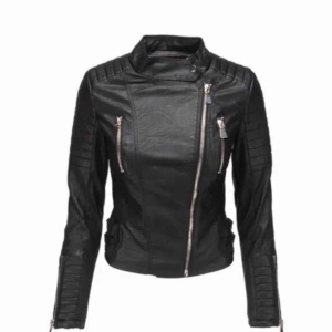  - En nyköpt skinnjacka, knappt använd.  Skick: gott som nytt  Storlek: S 