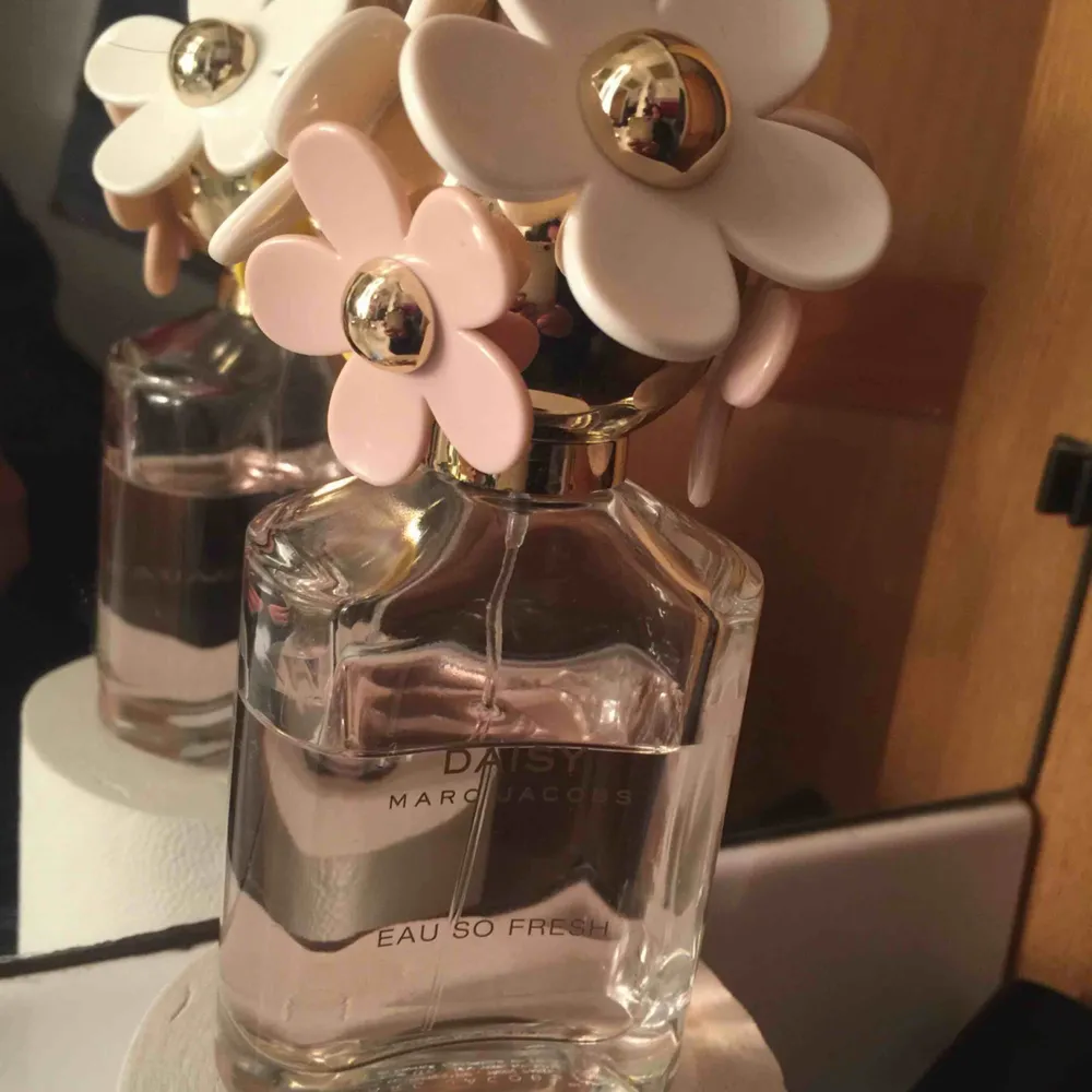 Äkta parfym från Marc Jacobs.. använd men mer än häften kvar strl 75 ml  100% ÄKTA!:) priset är inkl frakt. Accessoarer.