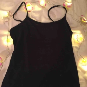  - Aldrig använt, ett linne som är svart ska såklart tvätta de om någon ska köpa!Skriv till mig om du ör intresserad! 9 kr frakt 