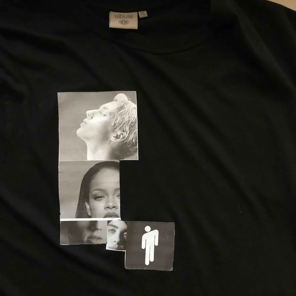 Riktigt snygg svart t-shirt med tryck på Billie Eilish, hennes logga, Rihanna och Troy Sivan! Den är storlek XL, men sitter som L. Skönt material! Köpare står för frakt! 😊❤️. T-shirts.