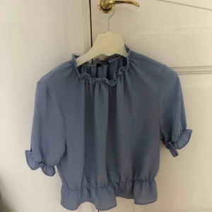  - Storlek S (36-38) från Gina tricot. Knappt använd 