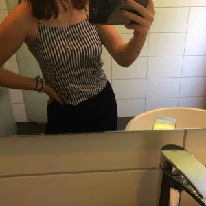  - Snyggt linne!! Tyvärr är det lite för tajt för mig!