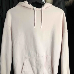  - En rosa basic tröja från Your turn i storlek S. Snygg och mysigt basic plagg som passar till allt.  Kan mötas upp eller frakta och köparen står för frakten.