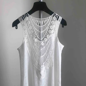  - Vackert linne med virkad spets rygg🐚 storlek:XS men kan även passa S & M 