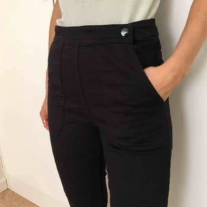  - Kortare flare jeans (jag är 166 cm) med hög midja! 