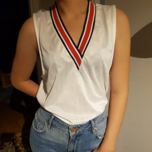  - Basketlinne med spetskant. Från junkyard. Frakt ingår i priset🎉