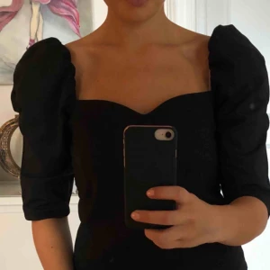  - Jätte snygg tröja med Puffarmar från Carin Wester. Använt en gång