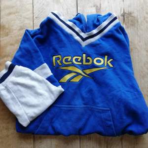 Riktigt snygg hoodie från Reebok! I fint skick, inga fläckar, hål eller liknande! 