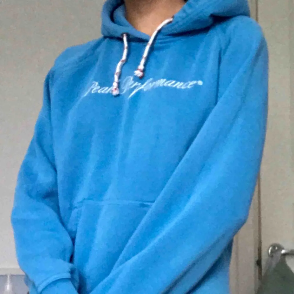 Jättefin peak performance hoodie som jag inte tror går att köpa i affär längre 🌸. Hoodies.