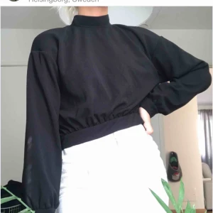  - Fin blus från zara som jag köpte här på plick. Den är aldrig använd av varken mig eller tjejen jag köpte den av. Bilderna är lånade av henne