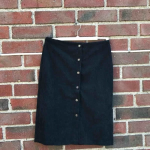  - Säljer denna helt nya söta manchester kjolen från shein då den var för liten för mig! 