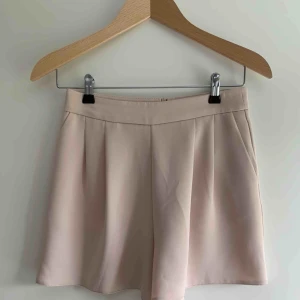  - Zara shorts. Aldrig använda