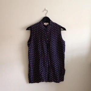 Gulligt linne smackat med gyllengula löv, m.a.o. perfekt för hösten! 100% silke - Gulligt linne smackat med gyllengula löv, m.a.o. perfekt för hösten! 100% silke