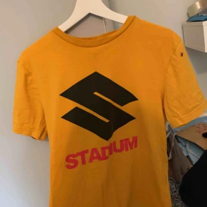  - Justin Bieber X HM tshirt i bra skick. Storlek XS men passar typ M. Kan fraktas eller mötas upp