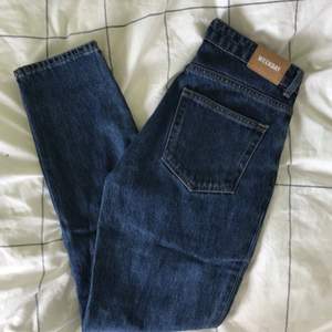 Säljer jeans från Weekday modell Seattle Win 🌻 endast provade och säljes på grund av för liten storlek! Nypris 500 kr. 