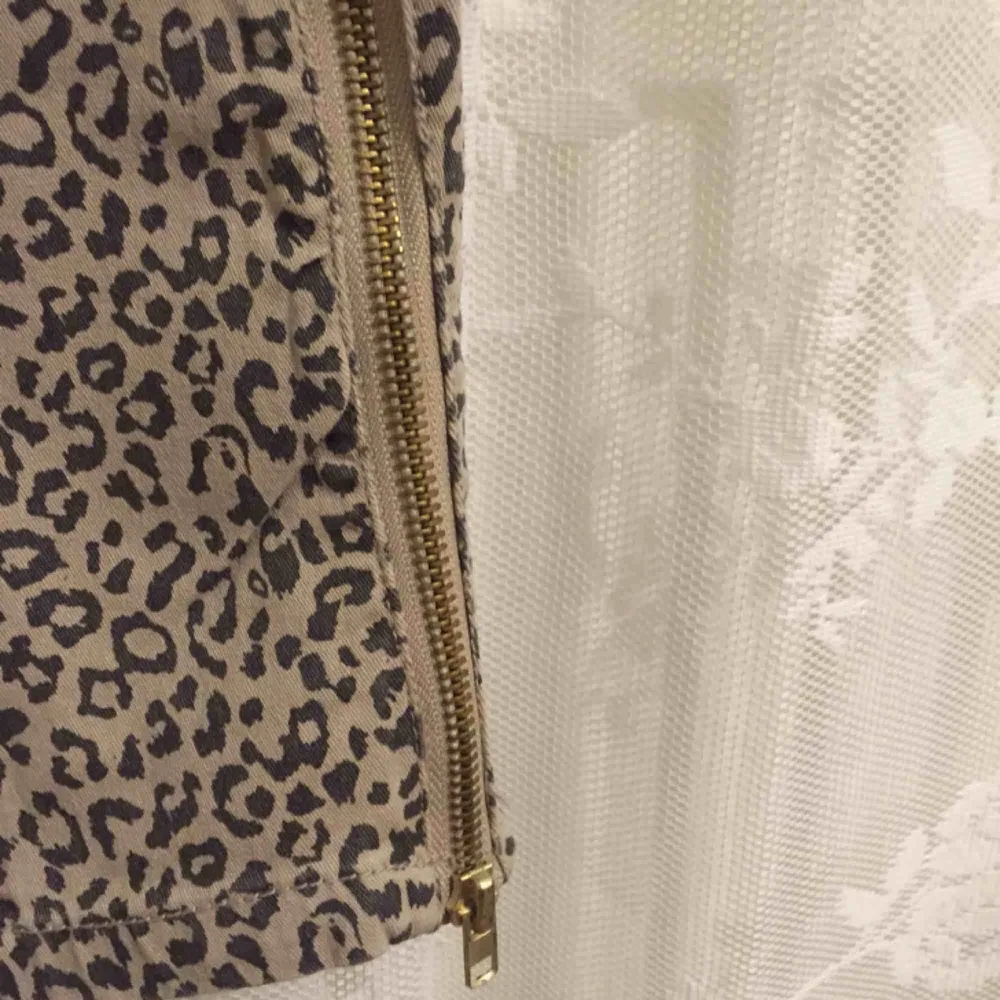 Denim beige pants in leopard pattern. I never used, got them from a friend.. Jeans & Byxor.