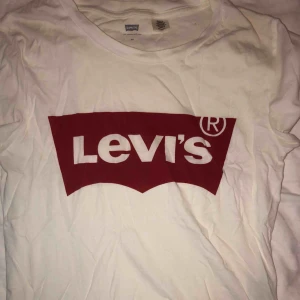  - Levis t-shirt, köparen står för frakten. Stryker den innan jag fraktar 😊