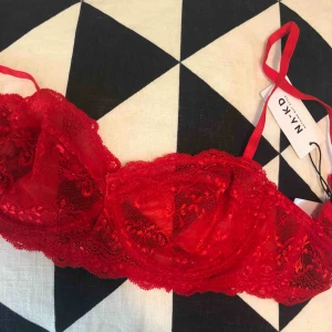  - Helt ny röd bralette från nakd, prislapp kvar❤️❤️❤️❤️