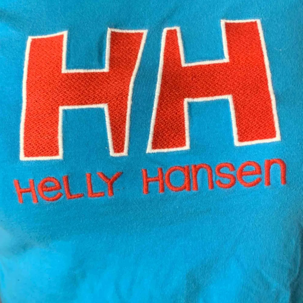 Klarblå fräsch 💙helly Hansen t-shirt🗣. T-shirts.