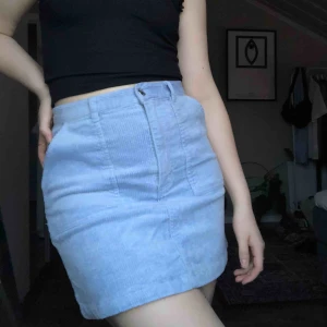  - Manchesterkjol från monki! Använd ett fåtal gånger och i mycket gott skick!!