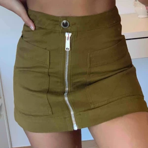  - Fin kjol från weekday som jag inte använder längre. Den är i fint tjock jeans material.  Frakt tillkommer💕