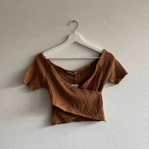  - Aldrig använd. Brun färg. Urringad. Frakt ingår inte i priset.