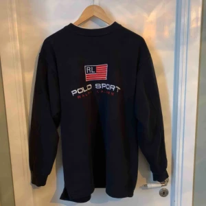  - Det är den tröjan!  Vintage Ralph lauren med stort brodyrtryck på bröstet. Frakt ingår