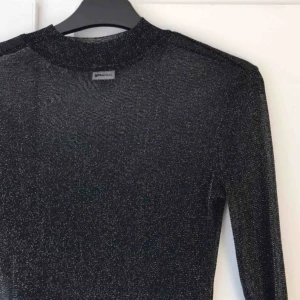 - Söööt glittertopp från gina, går lätt att croppa😎