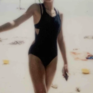  - Baddräkt, sjukt snygg. Öppen rygg med ett kryss