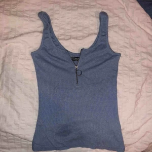  - Väldigt fint sommarlinne i perfekta blåa färgen💙💙himla fin till sommaren från märket Cotton on💋