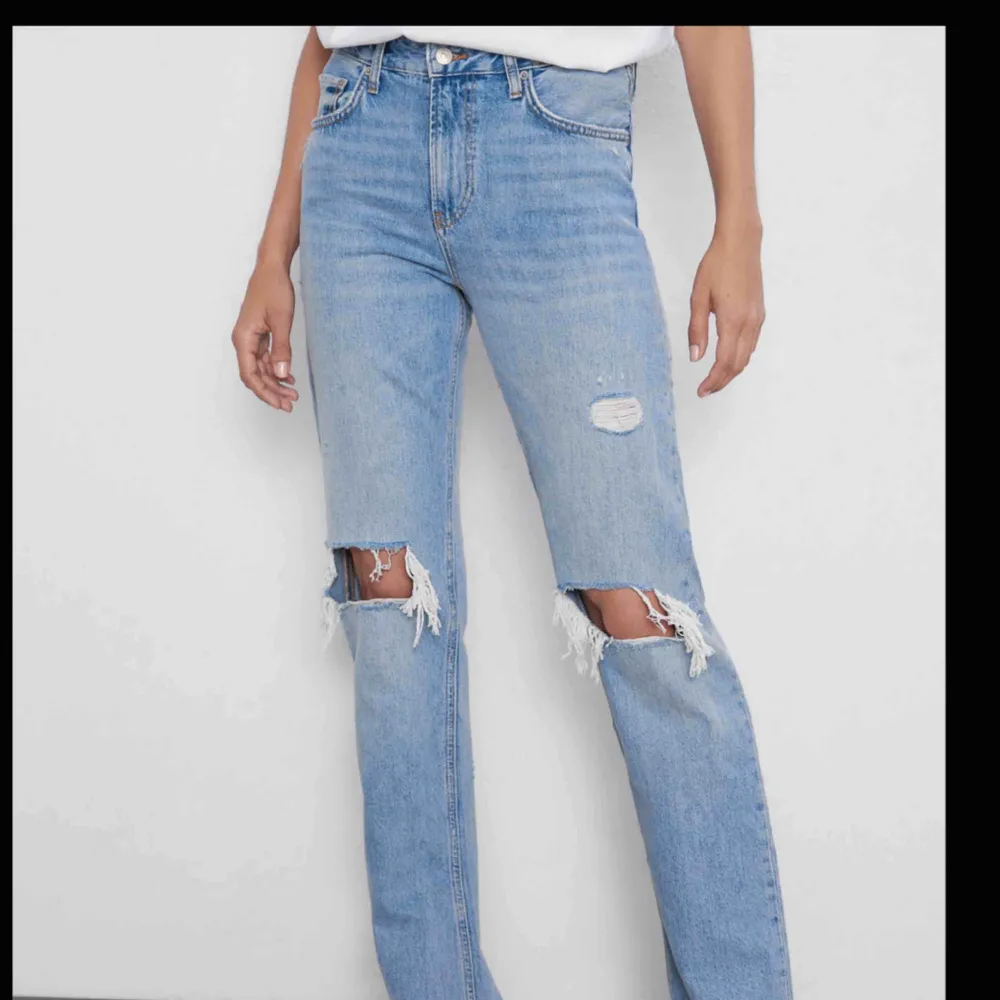 Intressekoll på mina sjukt snygga zara jeans, byter helst mot ett par 36or men kan tänka mig sälja om jag får ett bra bud. Jeans & Byxor.