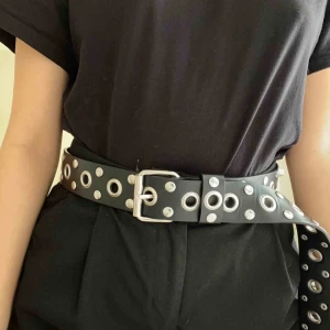  - Nitat bälte från Monki, jättefint skick. Väldigt långt så passar alla! Pris inklusive frakt 🖤